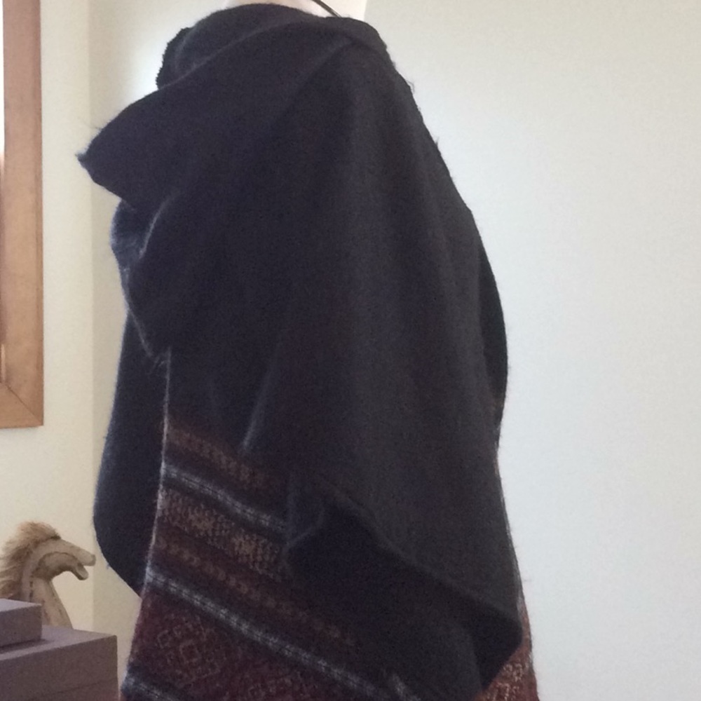 Shawl - Picture 3 of 4